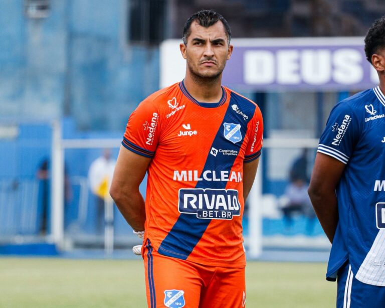 Taubaté renova contrato do goleiro Adílson Júnior até 2027