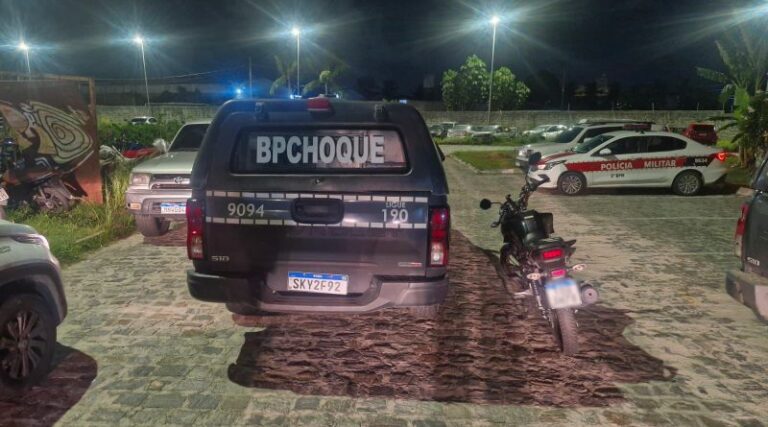 Dupla é presa após roubo de motocicleta em João Pessoa