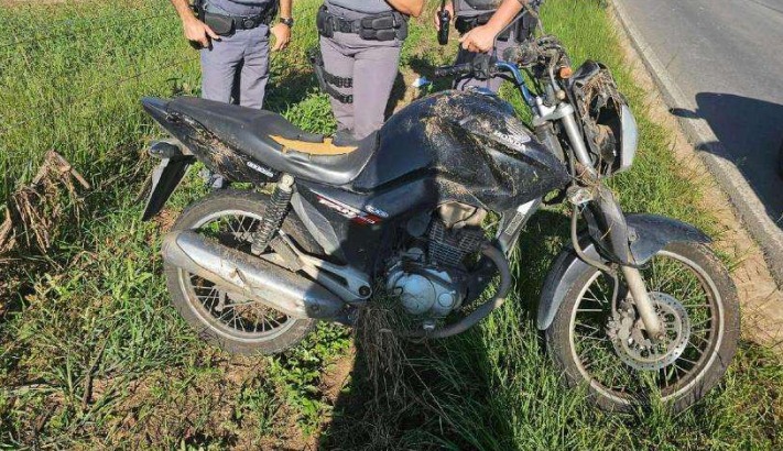 Motociclista de 47 anos morre após bater de frente com ônibus em Guaratinguetá