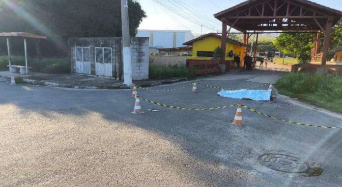 Homem é morto a tiros após deixar esposa no trabalho em Pindamonhangaba Homem é morto a tiros após deixar esposa no trabalho em Pindamonhangaba