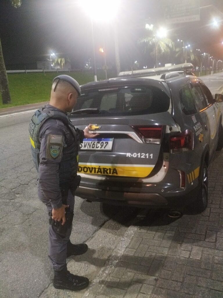 Motorista procurado é preso durante fiscalização em Praia Grande