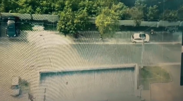 PM utiliza drones e prende três por tráfico de drogas em São José; veja VÍDEO