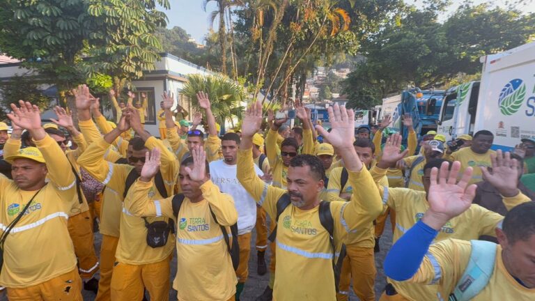 Trabalhadores da limpeza urbana rejeitam proposta, mas serviço retorna de forma integral