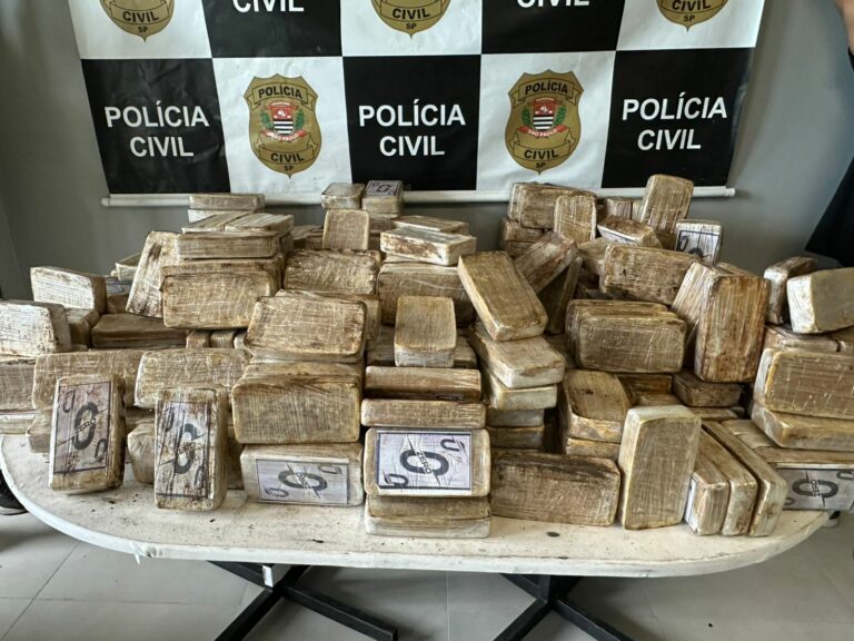 Polícia Civil prende seis e apreende mais de 350kg de crack em casa bomba no litoral