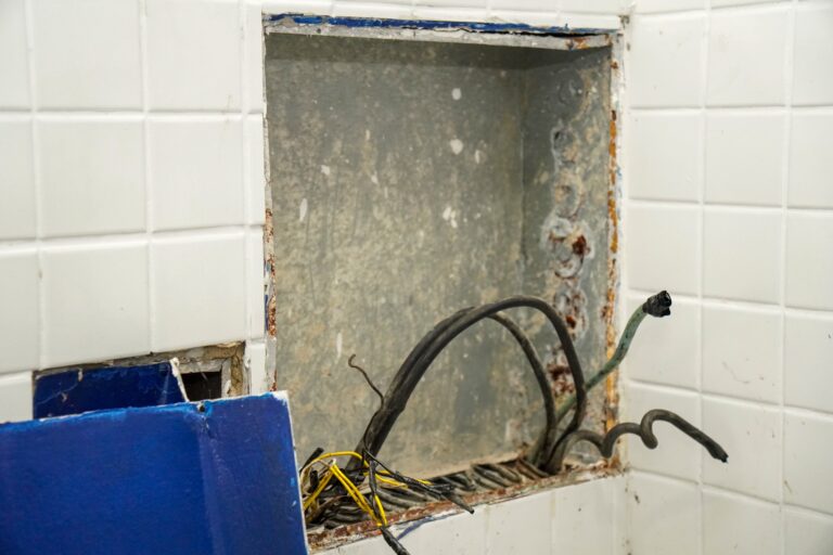 Escola de Mongaguá sofre furto de fiação e atos de vandalismo