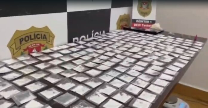 Polícia identifica integrante do PCC e apreende mais de 300 porções de cocaína em Pindamonhangaba
