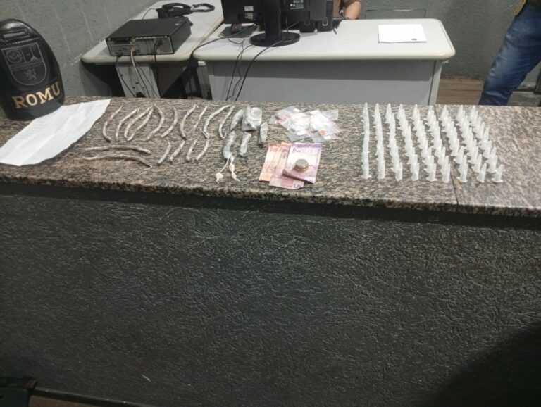 GCM de São Vicente recupera celular roubado e apreende 133 porções de drogas