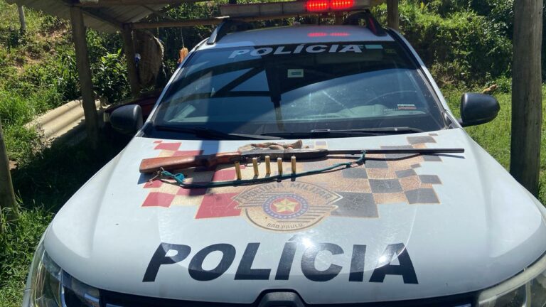 Homem é morto com tiro no rosto em área de mata em Cunha