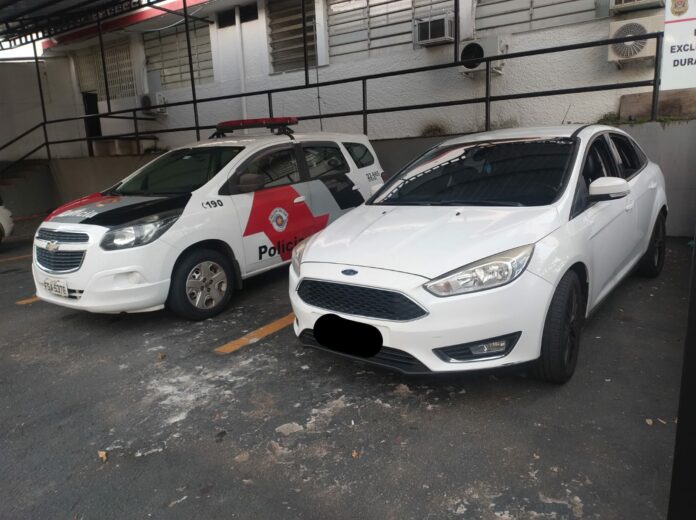 Trio é abordado em carro com registro de furto na zona sul de São José dos Campos