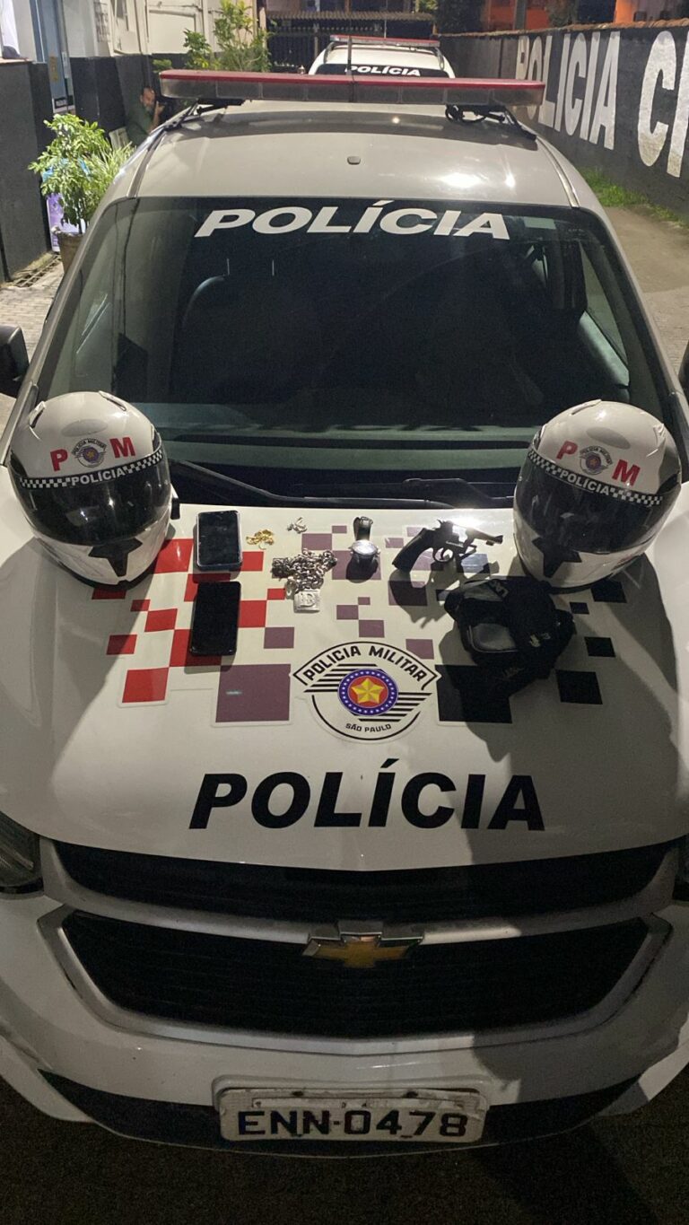 Polícia Militar prende três suspeitos por roubo após deixarem celular cair durante fuga em Ubatuba