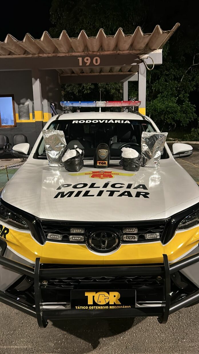 Motorista de aplicativo é preso com 8 kg de cocaína na Oswaldo Cruz, em Ubatuba