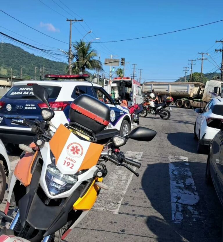 Motociclista tem parte do pé amputada após acidente em avenida de cidade do litoral de SP
