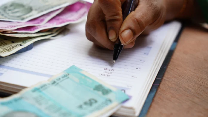 apos-tres-meses-em-alta-inadimplencia-cai-em-dezembro-diz-serasa