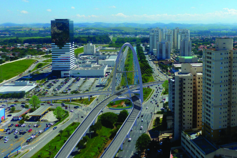 Ponte estaiada segue interditada para manutenção em São José