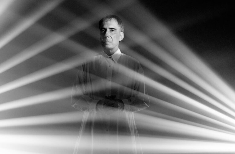 Arnaldo Antunes convida Marisa Monte, Ana Frango Elétrico e Vandal para show inédito em SP