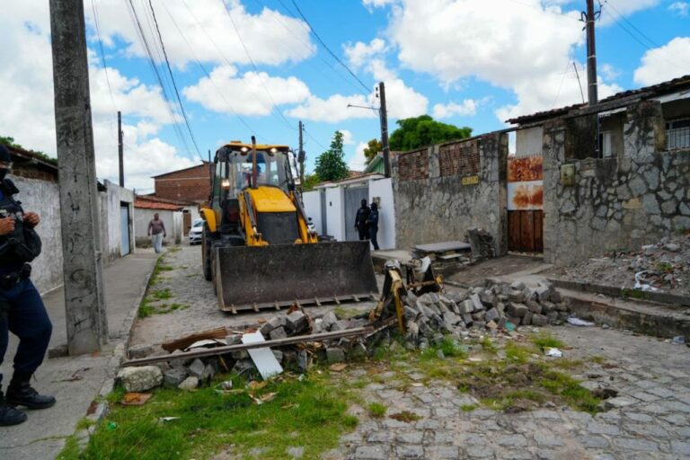 Operação em João Pessoa remove barricadas nos bairros Altiplano e Cristo Redentor