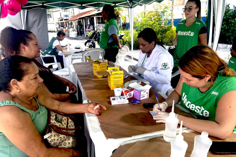 Dia da Beleza leva cuidados gratuitos a mulheres em Guarujá