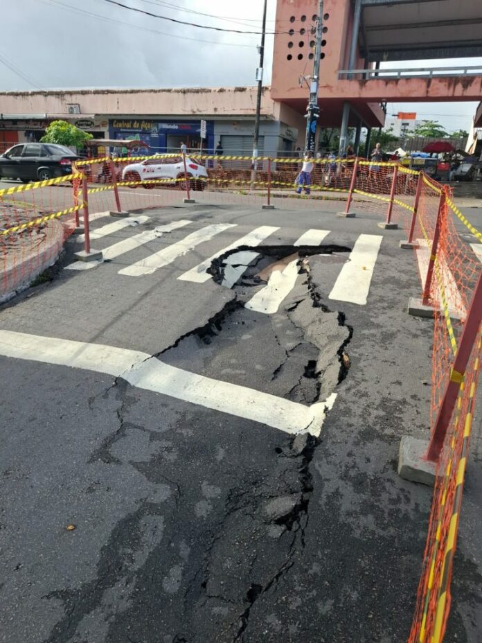 buraco-proximo mercado central