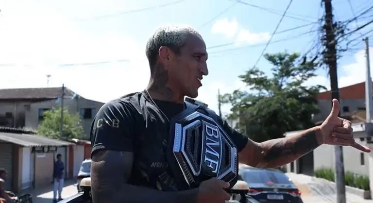 Charles do Bronx recebe homenagem na cidade do Guarujá