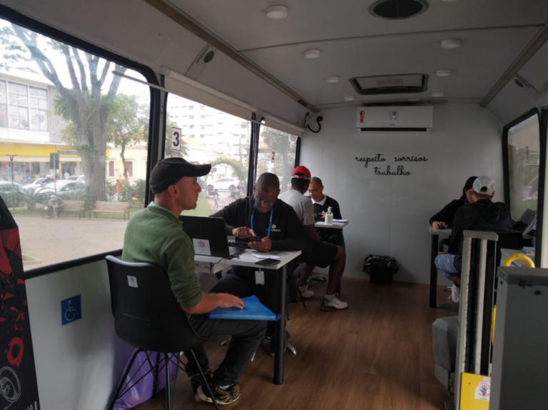 Cidadania Itinerante oferece serviços gratuitos em cidades da região