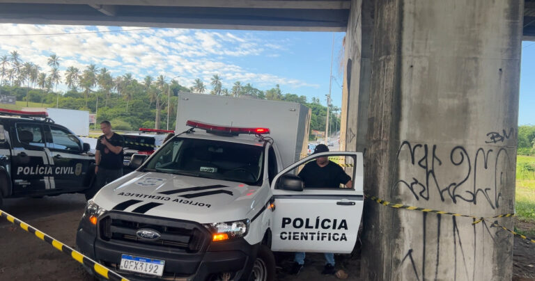 Corpo esquartejado é encontrado em dois sacos plásticos debaixo de viaduto em João Pessoa