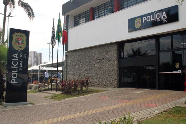 Mulher morre afogada em piscina de prédio na Praia Grande