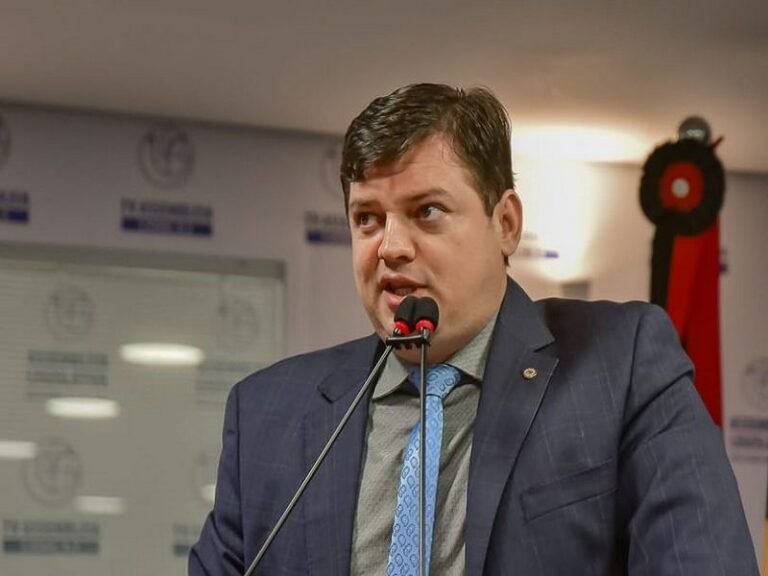 Taciano Diniz se inscreve para vaga de conselheiro do Tribunal de Contas da Paraíba