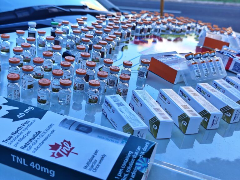 Jovem é presa com emagrecedores escondidos em urso de pelúcia e ovo de Páscoa