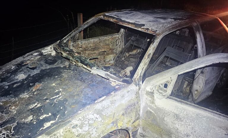 Veículo é encontrado em chamas em área rural de Prudente