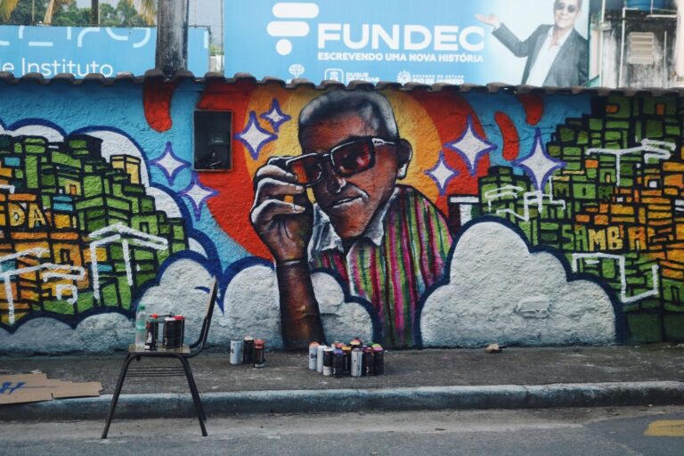 Instituto Zeca Pagodinho inaugura mural em homenagem ao sambista Cartola