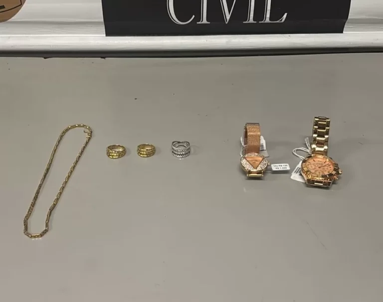 Homem é preso após simular estar armado e roubar joias em loja de shopping na cidade de Santos