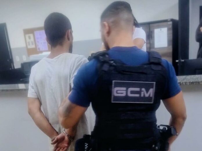 Homem é preso por furto de fiação elétrica na Praça Dom Epaminondas, em Taubaté