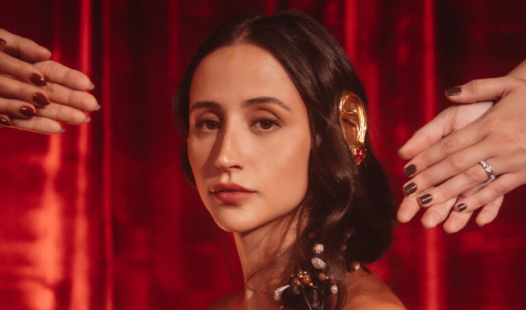 Mariana Nolasco lança versão ao vivo de “Pra Todas as Mulheres”