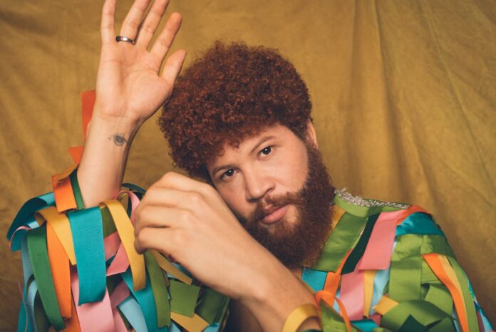 Martins lança álbum de versões, “Ao Vivo na Casa Estação da Luz”