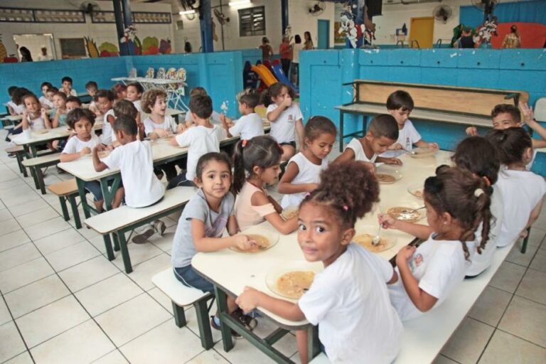Merenda escolar de Santos terá produtos sem lactose para alunos intolerantes