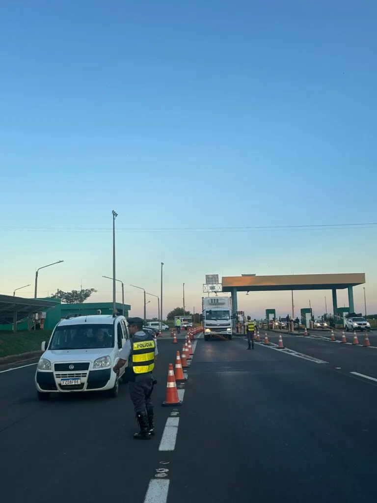 Cinco motoristas são flagrados bêbados e outros 5 recusam bafômetro em operação na SP-300