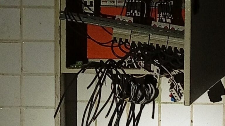 Piscina municipal de cidade do litoral é furtada e vandalizada; saiba mais