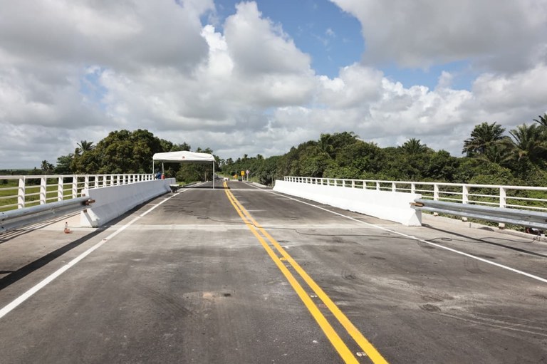 Pavimentação e ponte são entregues e ampliam acesso entre Alhandra e Caaporã
