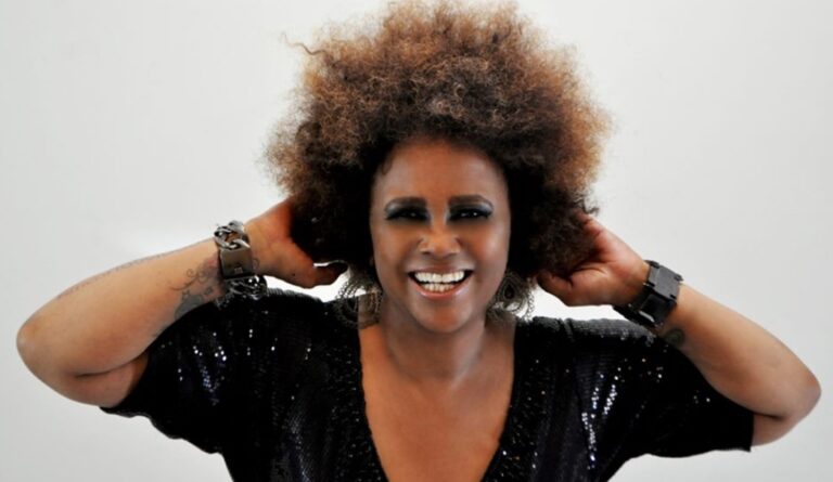 Rainha do soul brasileiro e a voz da liberdade