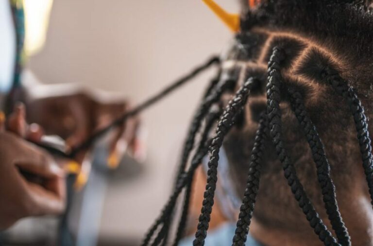 Projeto é lançado em SP para capacitar mil trancistas e impulsionar o empreendedorismo negro