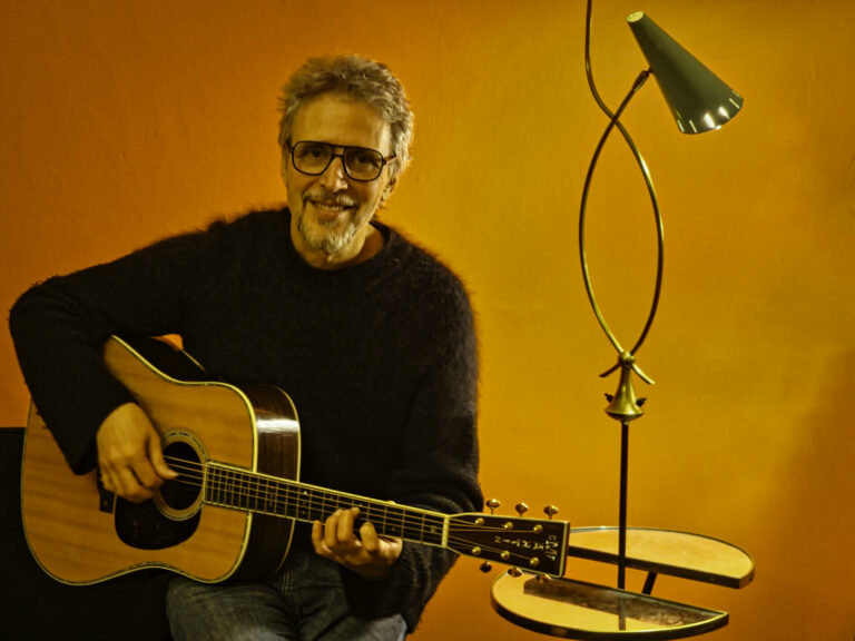 Vitor Ramil no show “Mantra Concreto + Tambong”