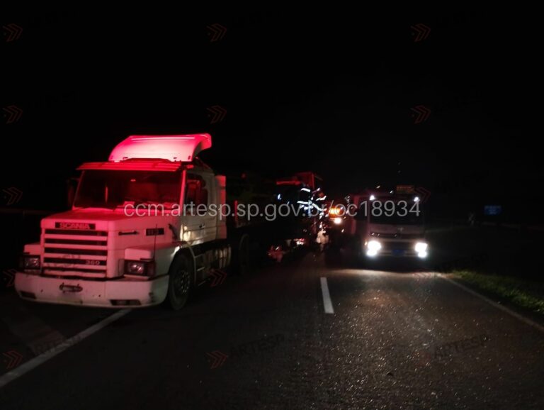 Colisão entre caminhões deixa um ferido grave na Dom Pedro I, em Igaratá