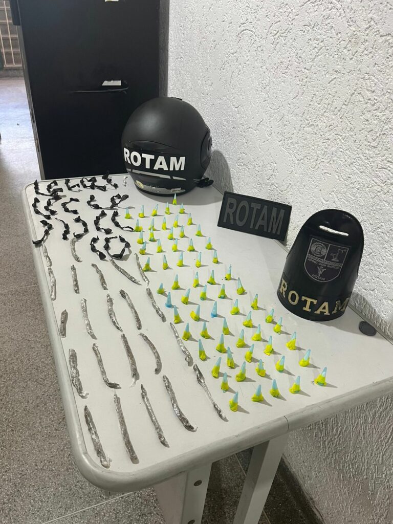 GCM de São Vicente apreende drogas escondidas em bueiro