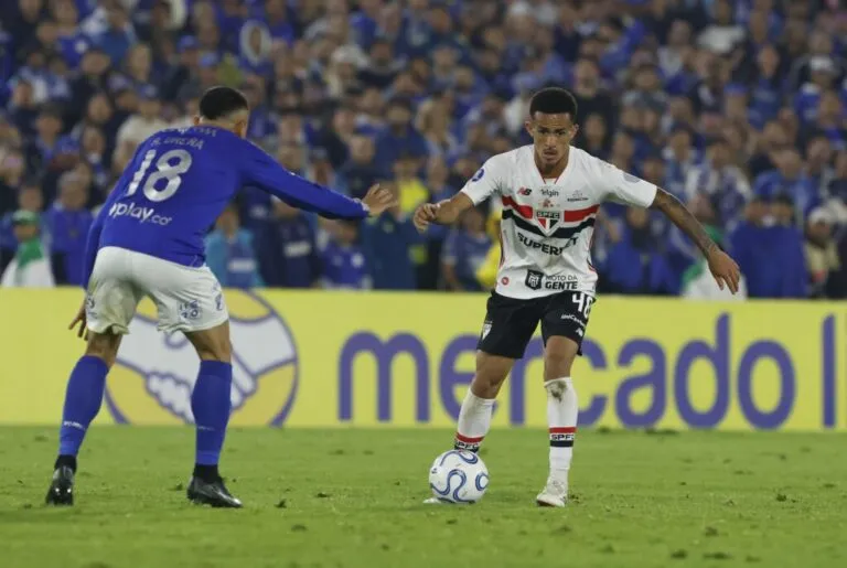 São Paulo empata e segue na liderança na Sul-Americana
