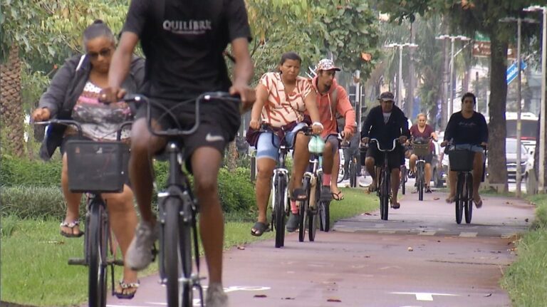 Prefeito de Santos veta bicicletas na areia das praias de Santos
