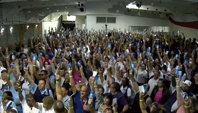 Servidores aprovam reajuste salarial e ampliação de direitos em assembleia