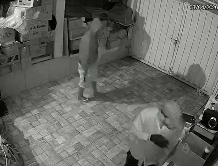 Ladrões fazem a limpa em residência durante a madrugada em Campinas Ladrões fazem a limpa em residência durante a madrugada em Campinas