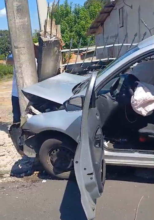 Motorista com sinais de embriaguez perde controle e destrói muro de casa em Hortolândia Motorista com sinais de embriaguez perde controle e destrói muro de casa em Hortolândia