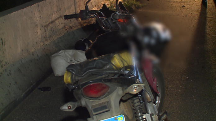 Motociclista morre atropelado por caminhão na Anhanguera Motociclista morre atropelado por caminhão na Anhanguera