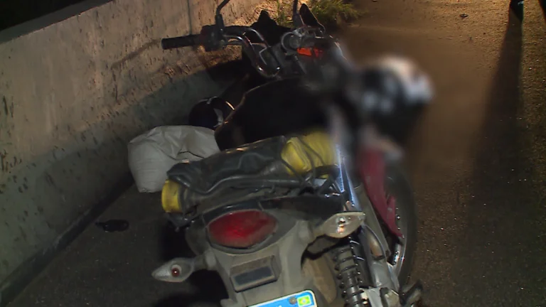 Motociclista morre atropelado por caminhão na Anhanguera